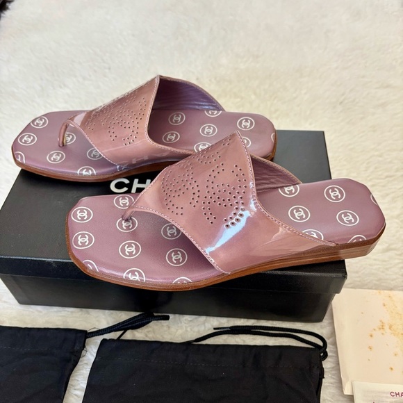 Chanel CC Logo Interlocking Purple Patent Leather Thong Sandals EU 37.5 - Picture 4 of 16